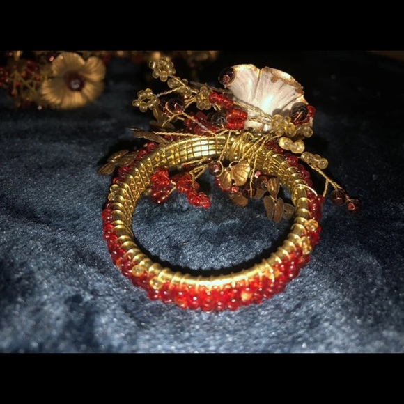 7 Gold Flower Table Napkin Holders - Picture 3 of 3